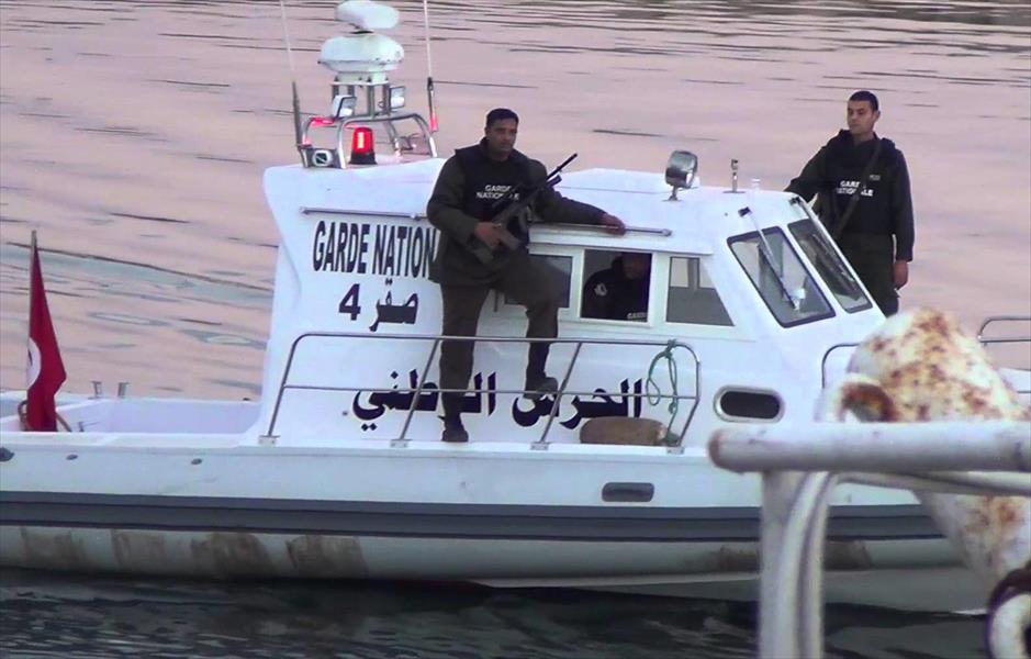 تونس تضبط 29 جزائريًا على متن قارب خشبي بجزيرة «جليطة»