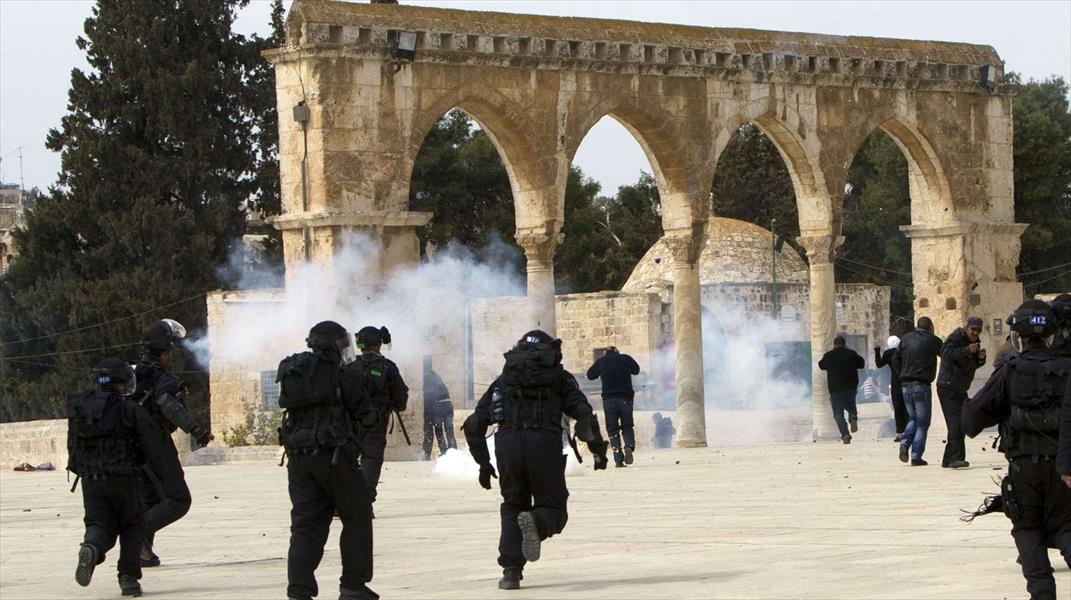 مواجهات بين المصلين وقوات إسرائيلية بالمسجد الأقصى