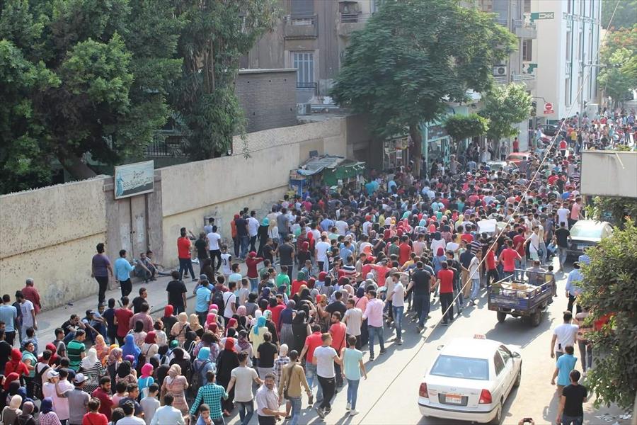 مصر: قوات الأمن تفرق مسيرة لطلاب الثانوية بقنابل الغاز