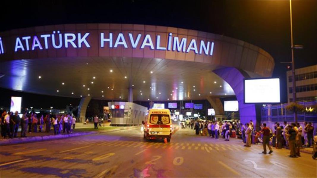 تعليق جميع الرحلات في مطار أتاتورك بعد الهجوم الانتحاري