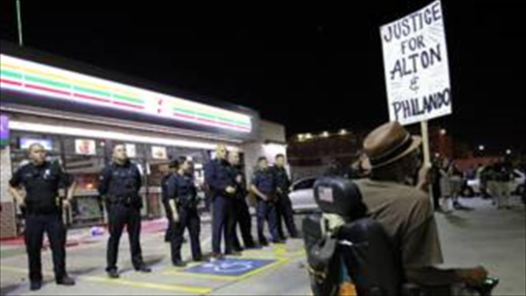 ليلة دامية في أميركا.. مقتل 5 من الشرطة برصاص قناصة (فيديو وصور)