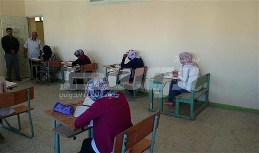 عميد بلدية طبرق يتفقد لجان امتحانات الثانوية العامة
