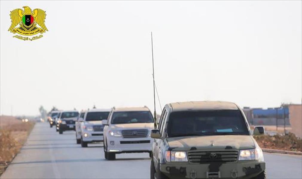 بالصور: حفتر يشرف على سير المعارك من بنينا ويتجول في بنغازي
