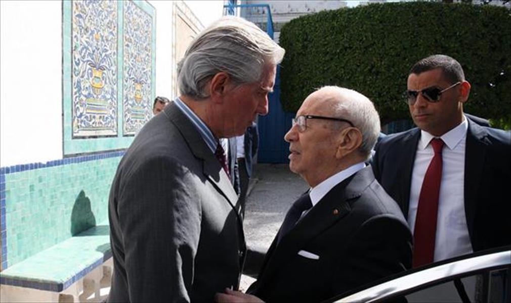 السبسي يزور السفارة الفرنسية في تونس تضامنا مع «هجوم باريس»