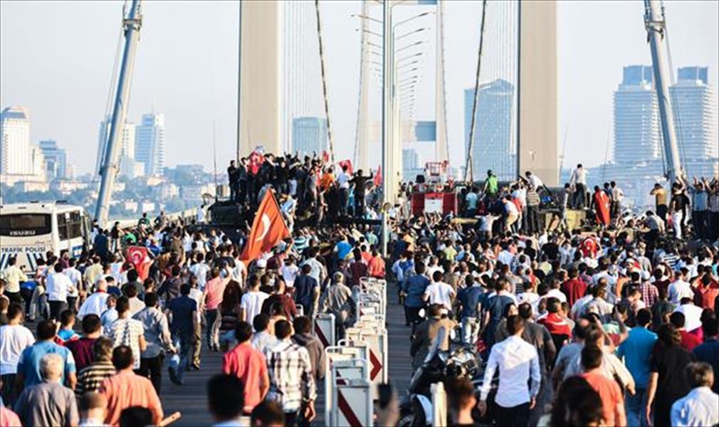 القبض على كل «الانقلابيين» داخل رئاسة الأركان.. وعزل 2745 قاضيًا