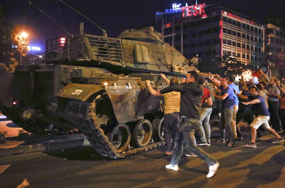 290 قتيلاً في محاولة الانقلاب الفاشلة في تركيا