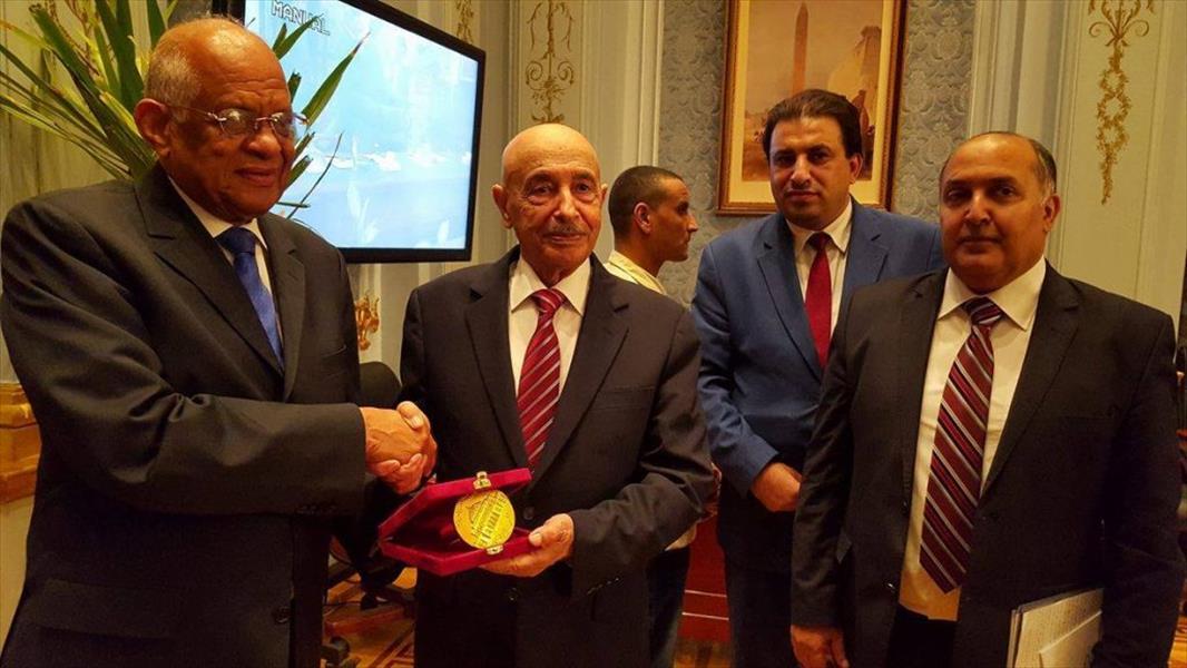 عبدالعال خلال لقائه عقيلة صالح يؤكد دعم مصر الدائم لليبيا