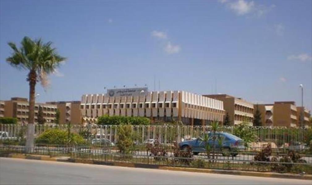 100 طالب وطالبة يؤدون امتحانات الماجستير بمركز بنغازي الطبي