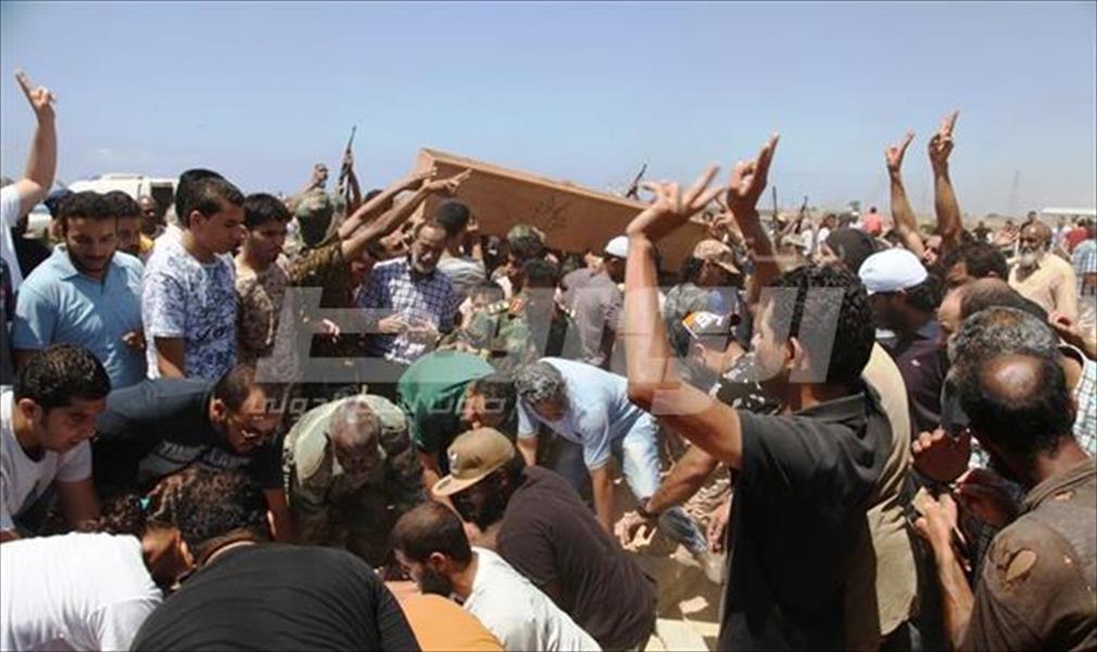 بالصور.. مراسم دفن العقيد عبدالله بوحليقة والقائد الميداني علي المراكبي