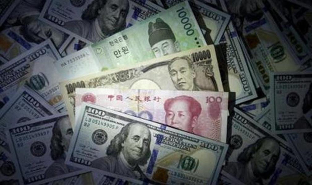 الدولار يستقر «عند أدنى مستوى له» في 4 أشهر