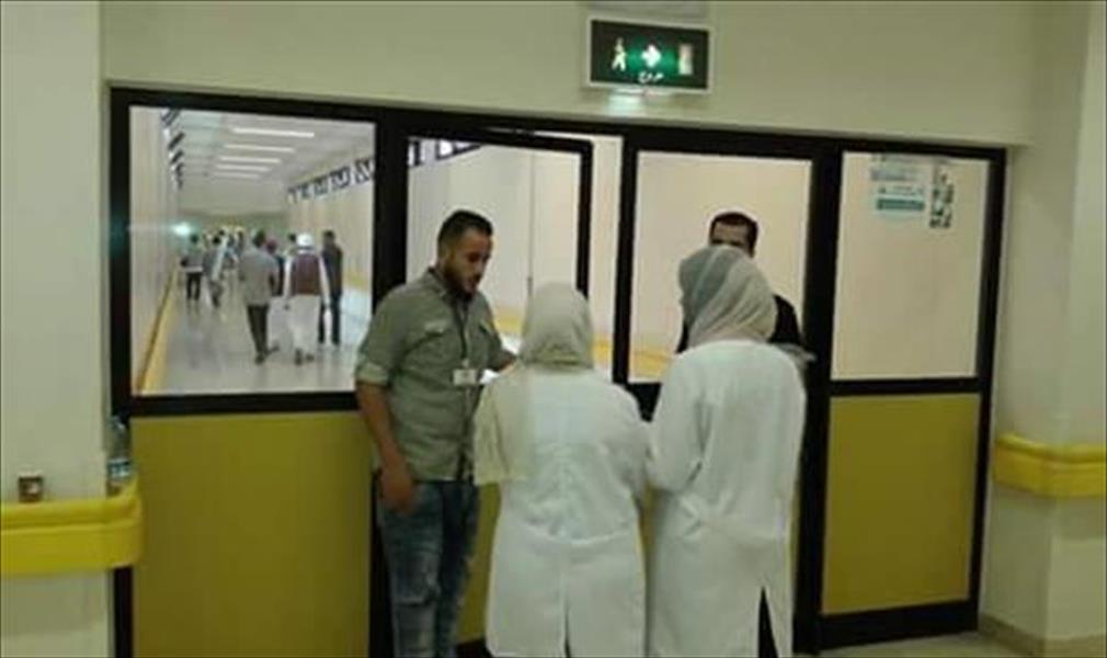 مركز بنغازي الطبي يطالب المترددين بالالتزام بتعليمات رجال الأمن