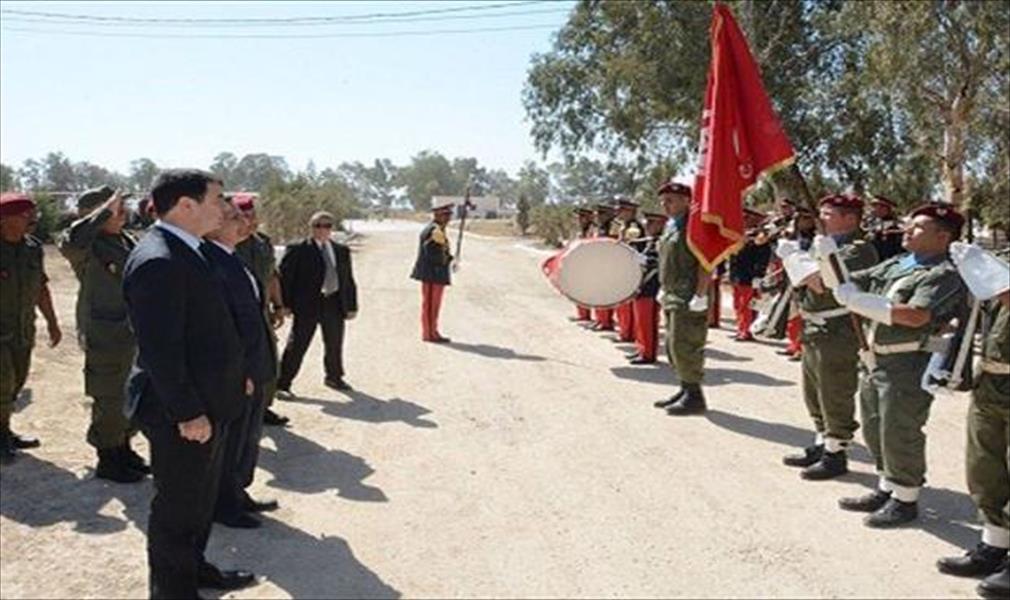 الحرشاني ومجدوب يتفقدان القوات المشاركة في تأمين الحدود التونسية