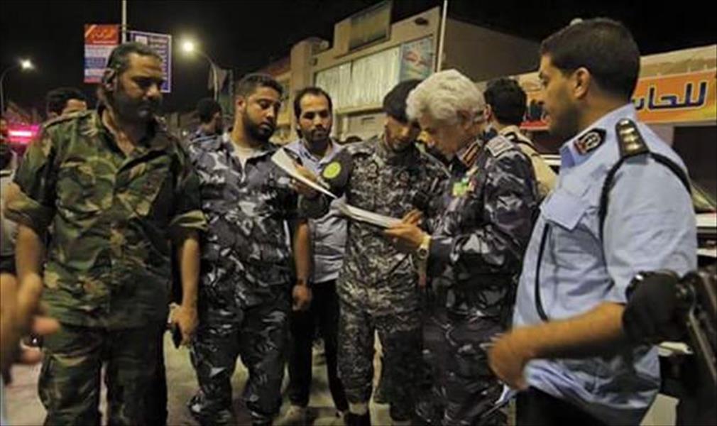 بالصور.. وزير الداخلية بالحكومة الموقتة يتفقد دوريات الأمن في بنغازي
