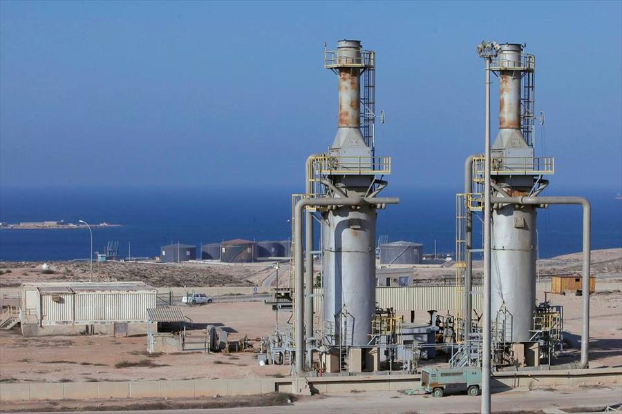 استفتاء لـ«بلومبرغ» يكشف انعدام ثقة المستثمرين في استئناف الصادرات النفطية بليبيا
