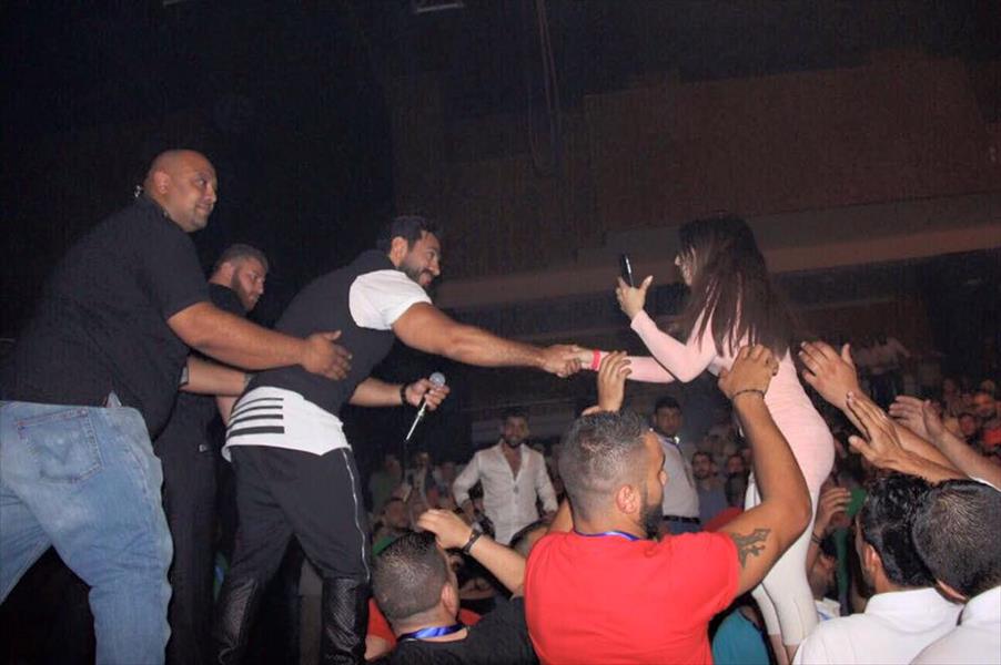 بالصور: تامر حسني يحتفل بألبومه الجديد في الأردن