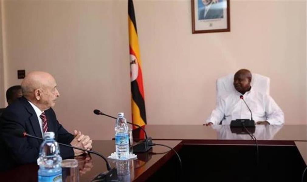 عقيلة يلتقي الرئيس الأوغندي في كمبالا