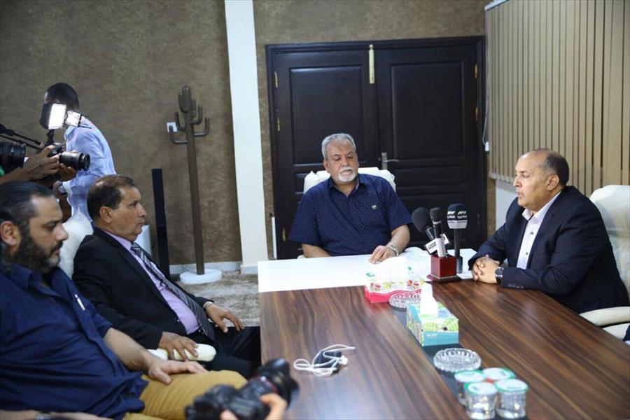 المصري يناقش مع الحاكم العسكري توطين مجلس النواب في بنغازي