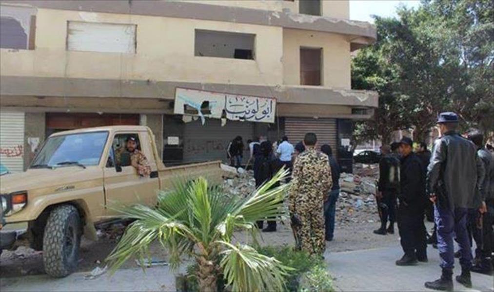 أمنية بنغازي تخلي عمارة الهدار بالقوة خشية سقوطها