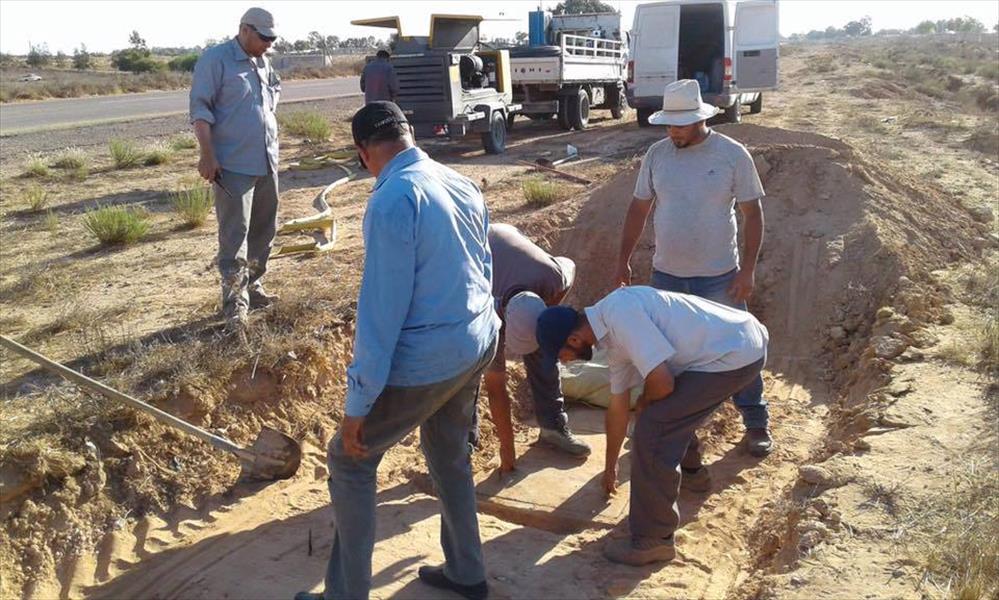 حفر عشوائي يتسبب في وقف الاتصالات والإنترنت على أغلب مدن شرق ليبيا