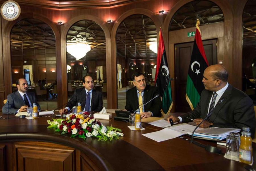 «الرئاسي» يبدأ مشاوراته حول التشكيلة الوزارية لحكومة الوفاق الوطني
