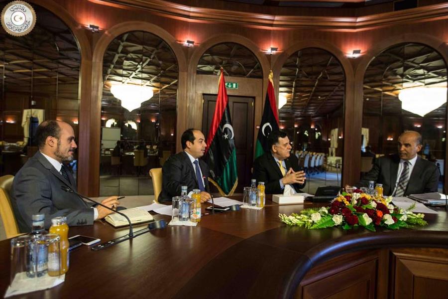 «الرئاسي» يبدأ مشاوراته حول التشكيلة الوزارية لحكومة الوفاق الوطني