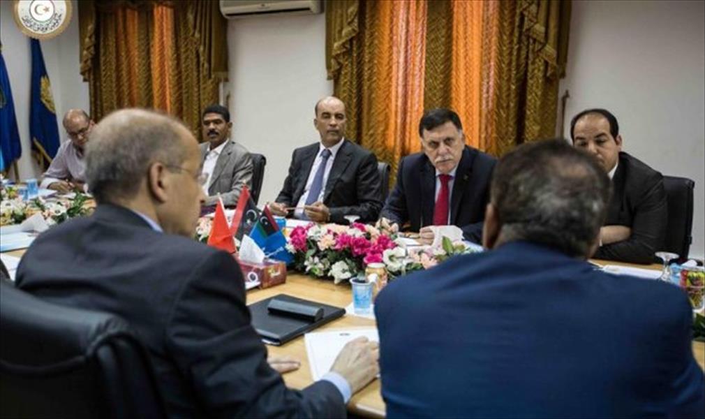 مدير دائرة شمال أفريقيا بالخارجية البريطانية يصل طرابلس للقاء «الرئاسي»