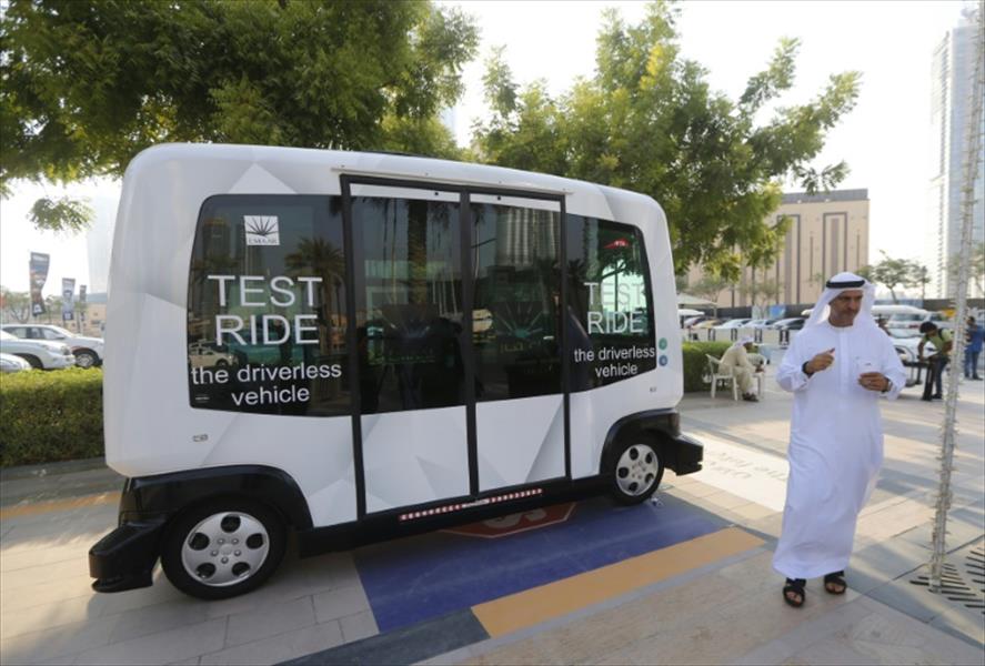 حافلة بدون سائق في شوارع دبي