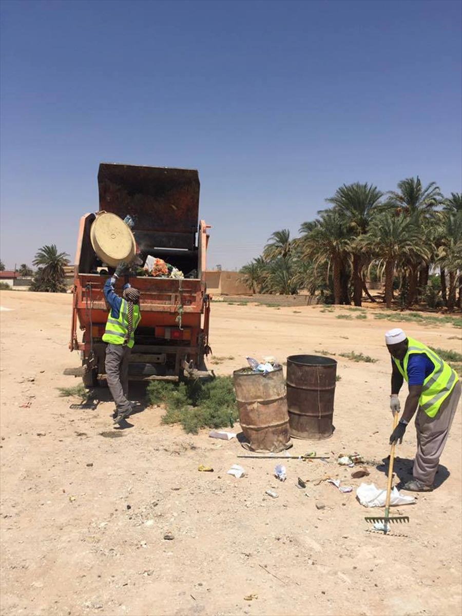 حملة نظافة بمنطقة وادي الشاطئ