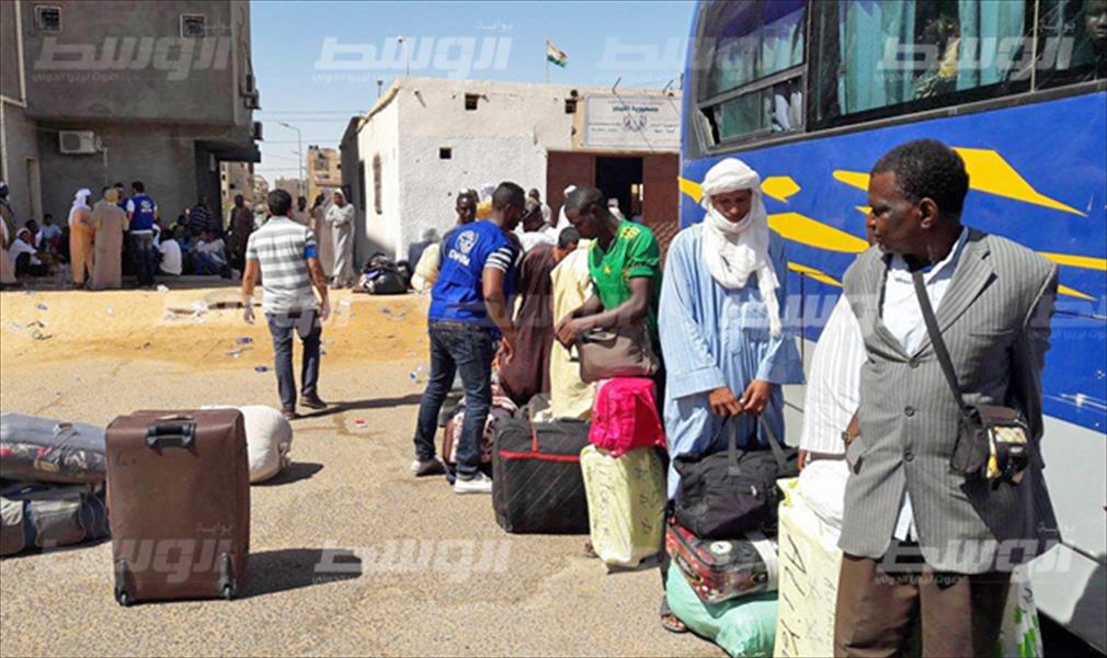 ترحيل 185 مهاجرًا من مدينة سبها إلى النيجر