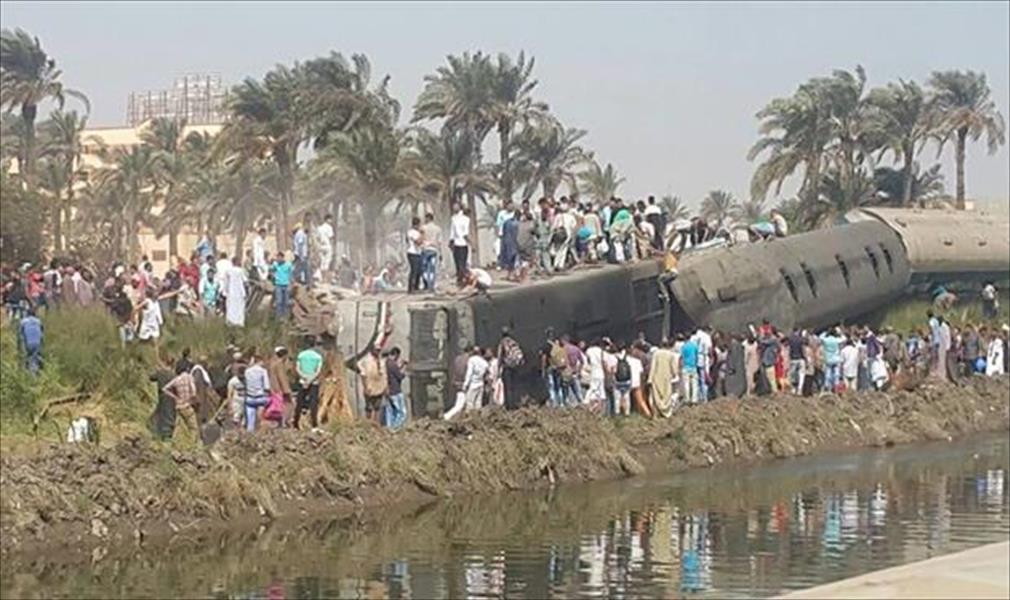 3 قتلى و17 مصابًا في خروج قطار عن القضبان بمصر