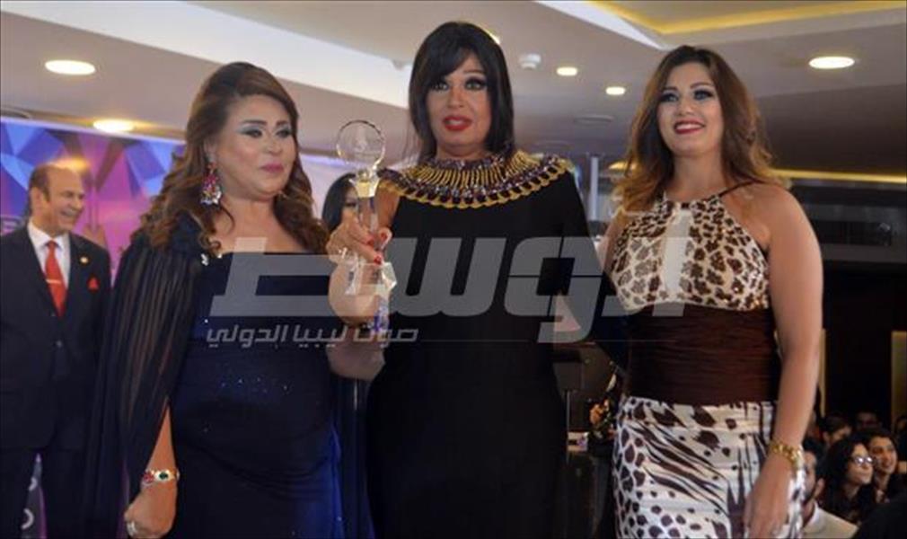 بالصور: تكريم فيفي عبده في حفل «ملكة جمال العرب»