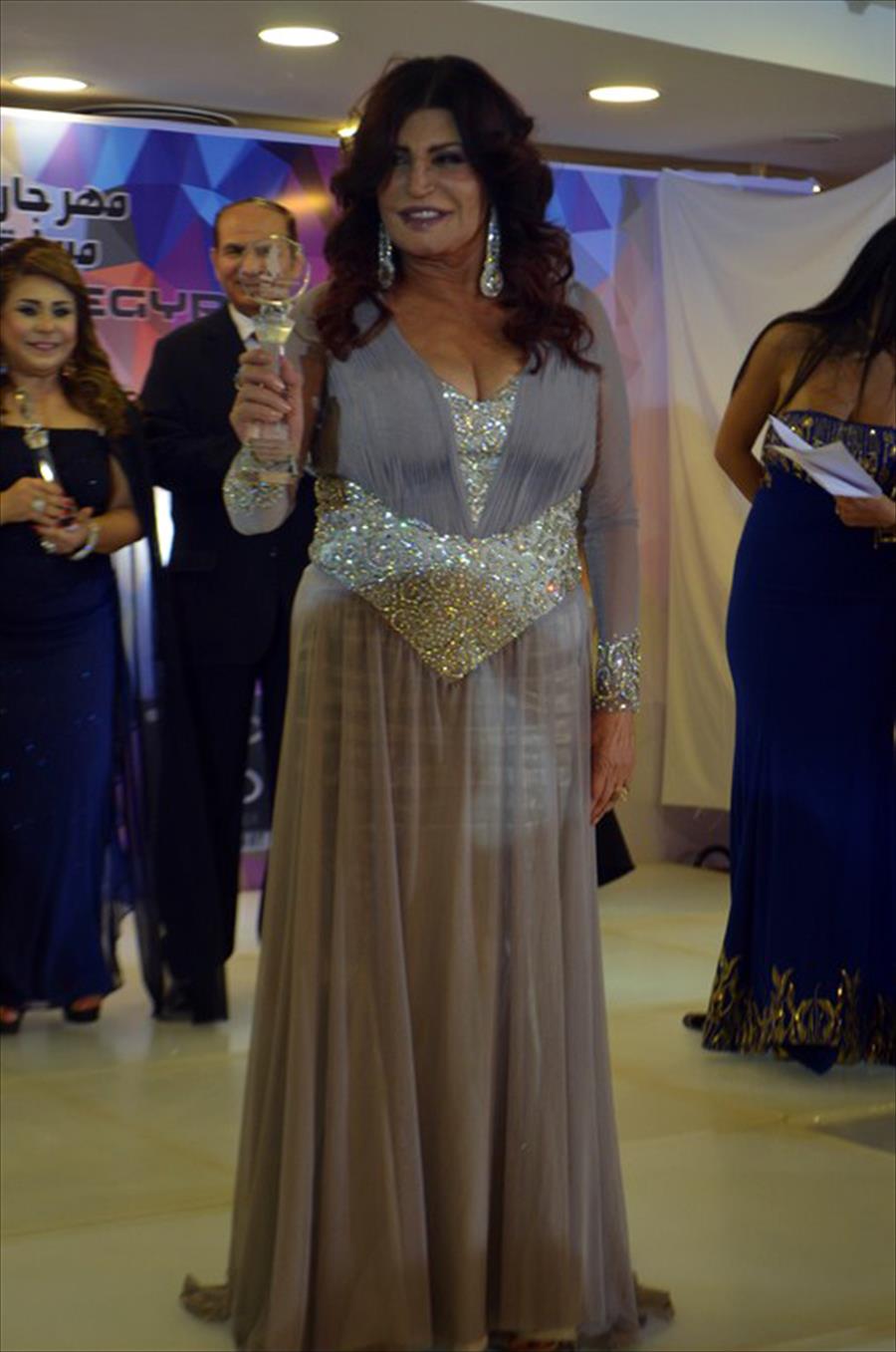 بالصور: تكريم فيفي عبده في حفل «ملكة جمال العرب»