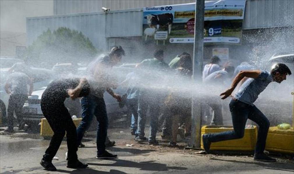 تركيا تفرق تظاهرة احتجاجًا على وقف مدرسين عن العمل