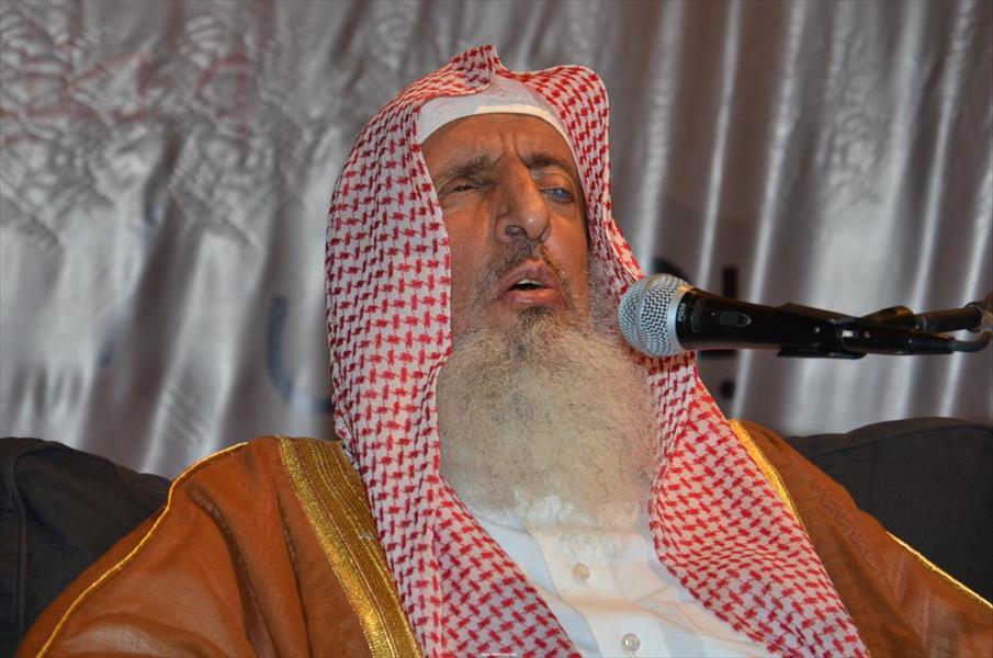 للمرة الأولى منذ 35 عامًا مفتي السعودية يعتذر عن خطبة عرفة