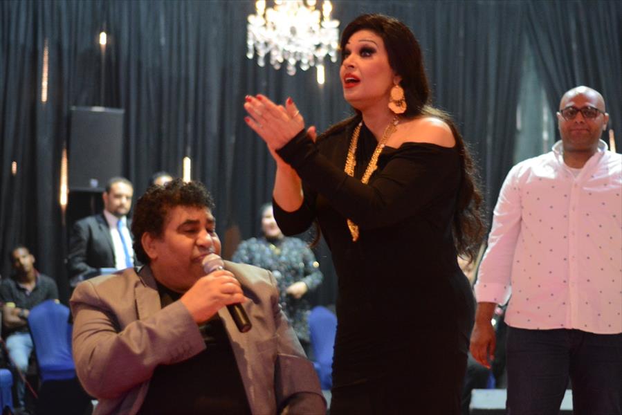 بالصور: عدوية وشمس الكويتية يشعلان حفل ثالث أيام العيد
