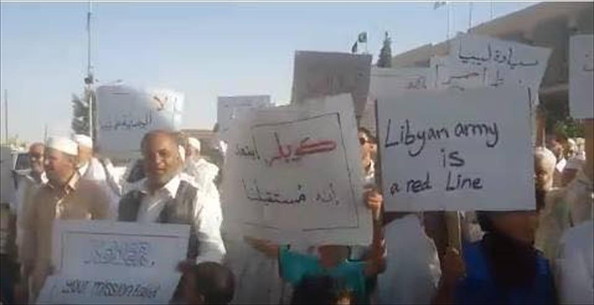بالصور: تظاهرة مؤيدة للجيش في ساحة الكيش ببنغازي