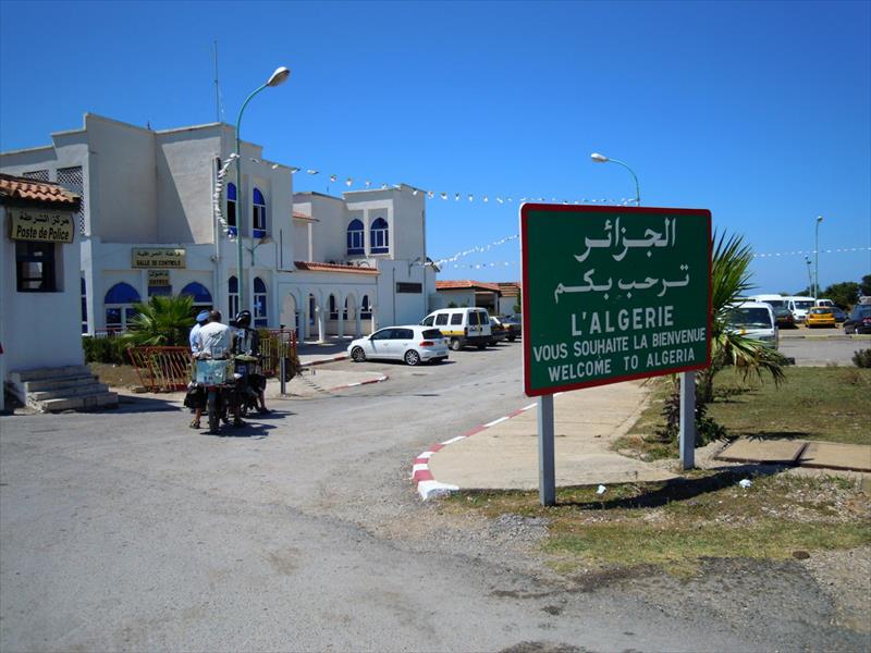 الجزائر تفرض ضريبة على التونسيين العابرين لحدودها
