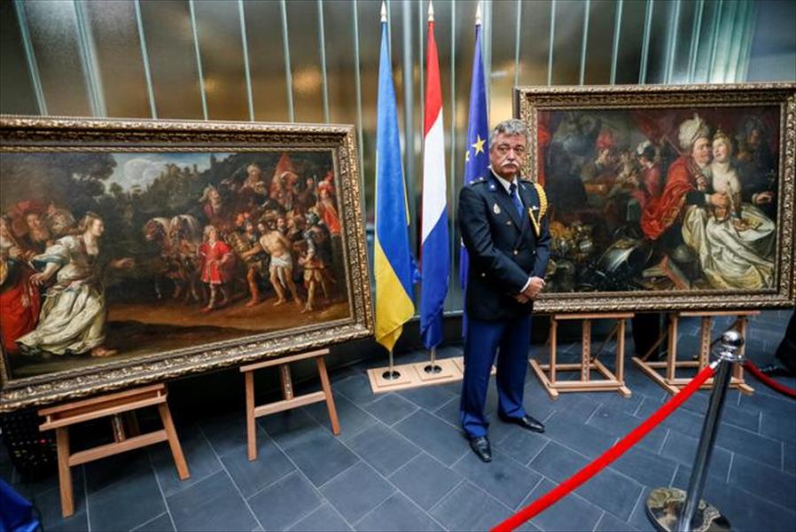 أوكرانيا تسلم هولندا خمس لوحات فنية مسروقة