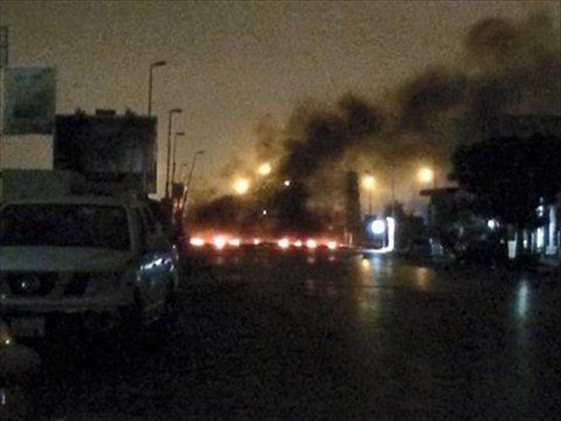 إضرام النيران في شوارع بطرابلس احتجاجًا على انقطاع الكهرباء