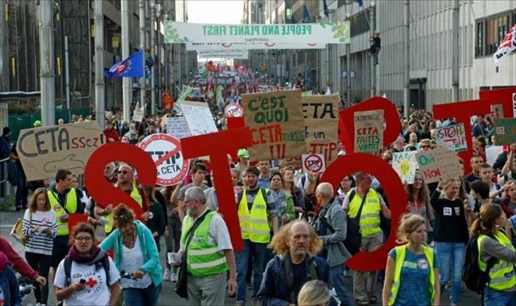 آلاف المحتجين في بروكسل ضد اتفاقات التبادل الحر عبر «الأطلسي»