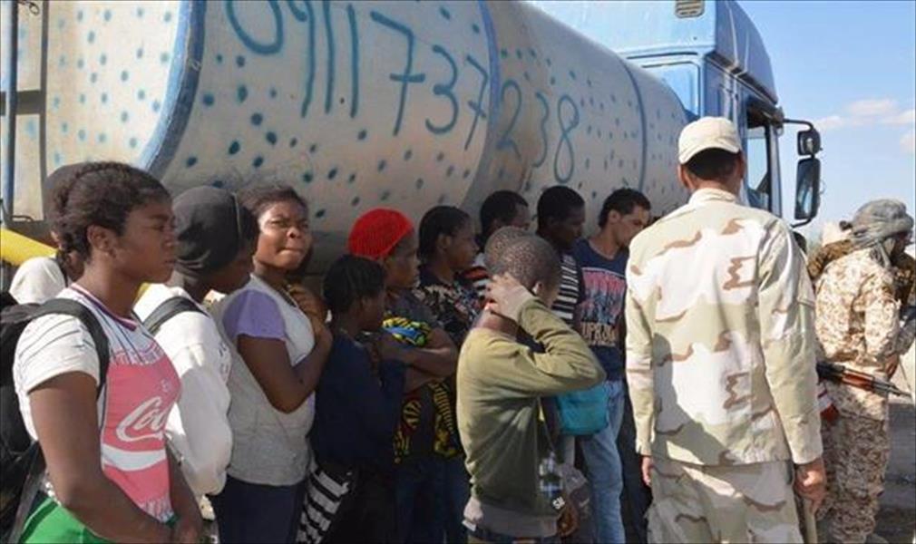 ضبط 86 مهاجرًا غير شرعي في بوابة الهيرة بغريان