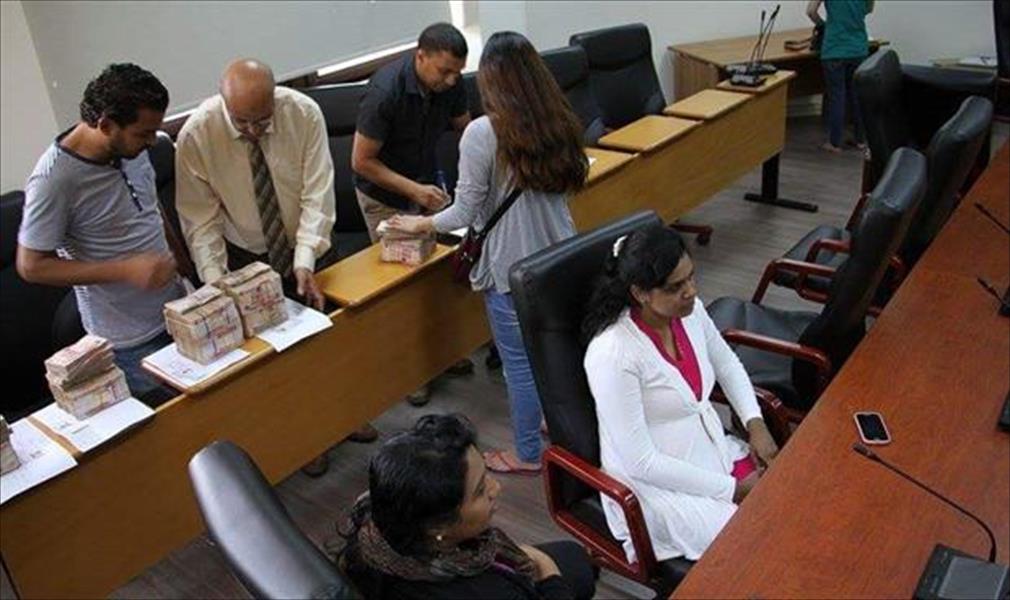 «بنغازي الطبي» يُسلِّم العناصر الطبية الأجنبية مستحقاتها المالية