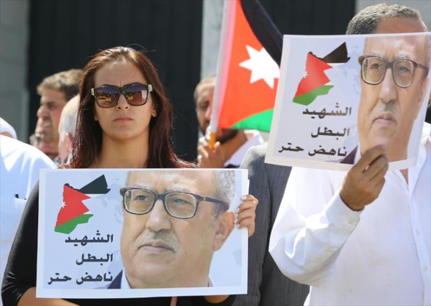 معتصمون يطالبون باستقالة الحكومة الأردنية غداة مقتل حتر