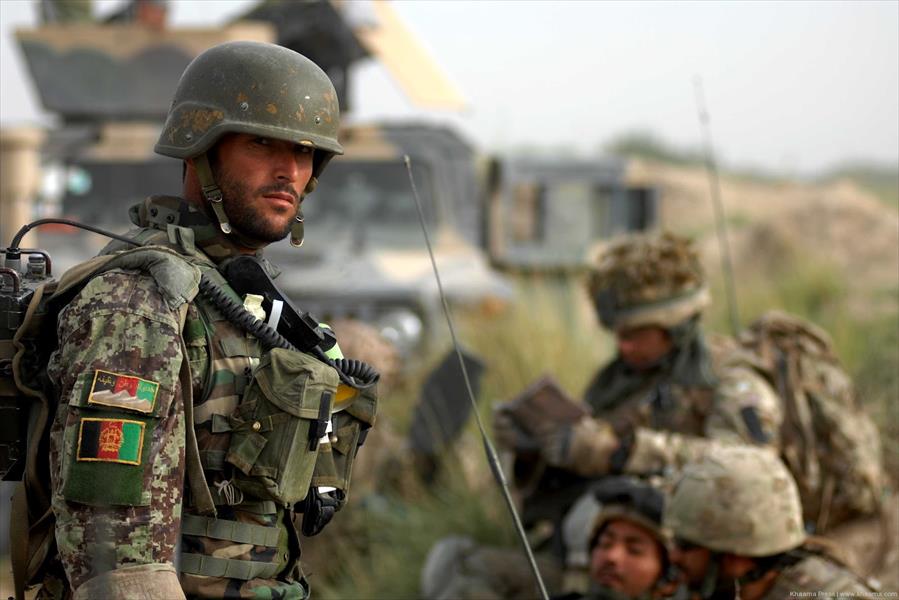 جنديان أفغانيان يقتلان 12 من رفاقهما بقندوز