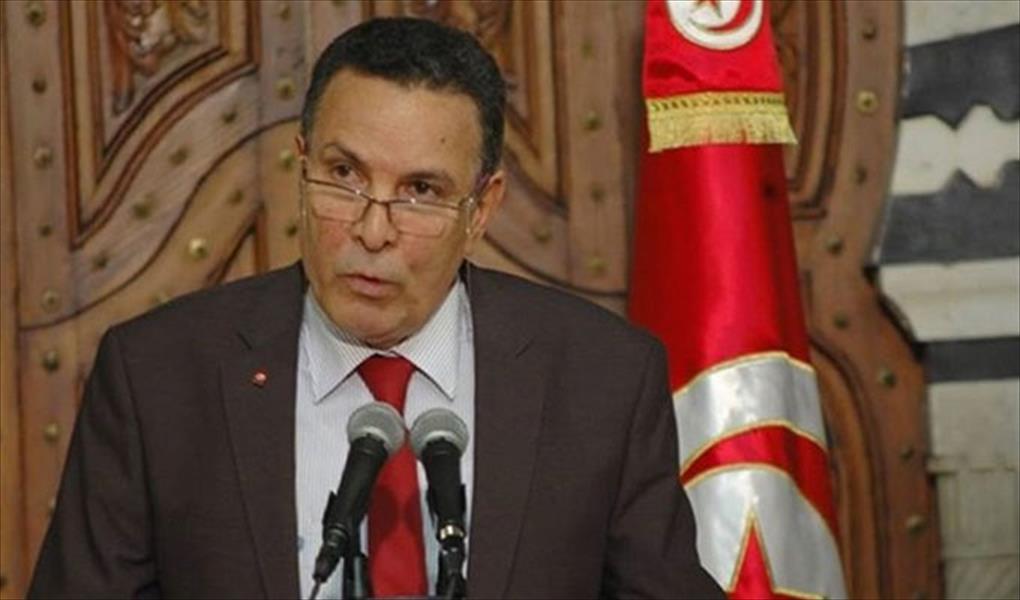 وزير الدفاع التونسي يتفقد القوات العسكرية في رمادة
