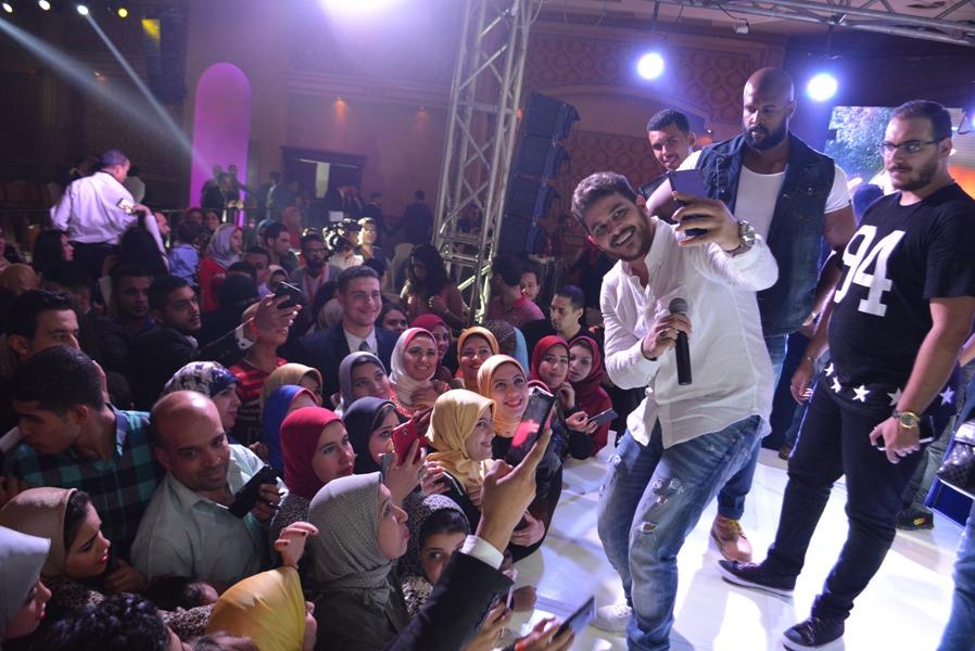 بالصور: نجم «آراب أيدول» يتألق في حفل «حقوق إسكندرية»