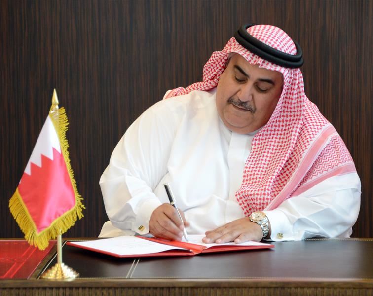 انتقادات لوزير خارجية البحرين بعد نعيه «بيريز»