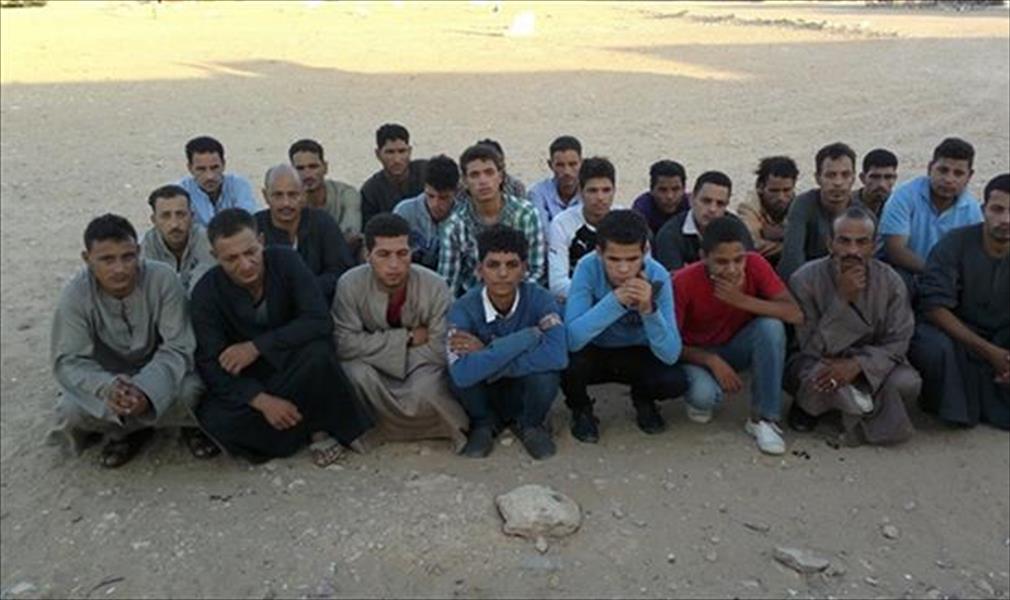 القبض على 17 مصريًّا حاولوا التسلل إلى ليبيا