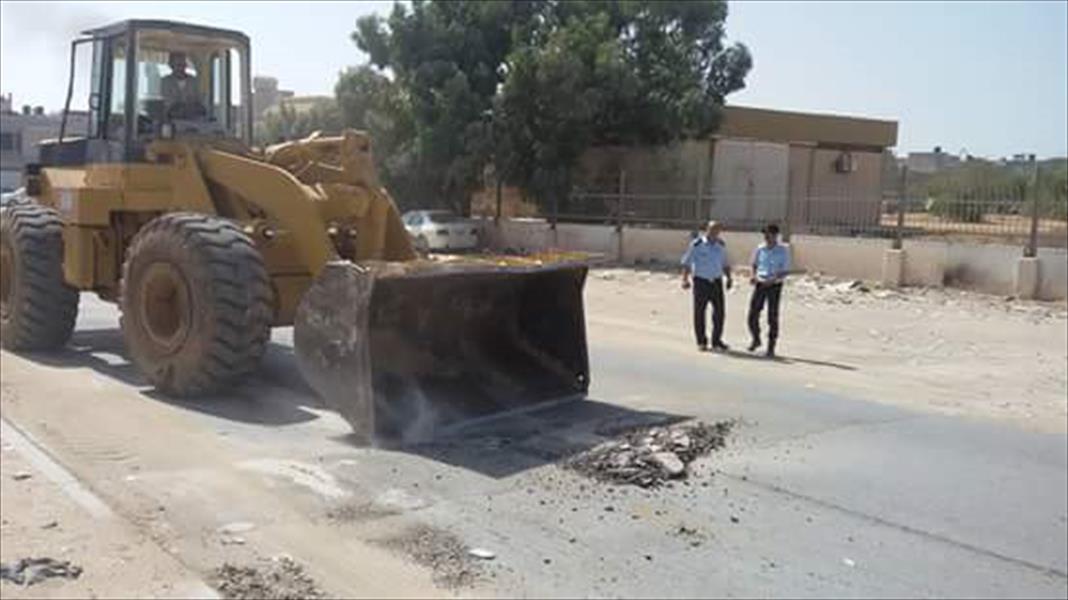 أمن بنغازي تزيل المطبات العشوائية في المدينة وضواحيها