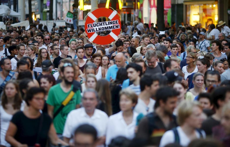 حليف ميركل يدعو المهاجرين المسلمين إلى التوافق مع المجتمع الألماني